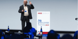 Read more about the article The Importance Of Choosing The Right Dental Implant Expert : What Sets Dr. Vivek Gaur Apart